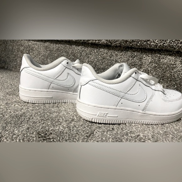 Nike Air Force LE-  younger kids. - Picture 3 of 7